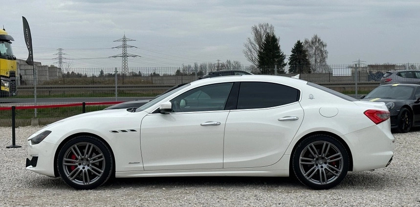 Maserati Ghibli cena 149900 przebieg: 41605, rok produkcji 2018 z Maków Mazowiecki małe 232